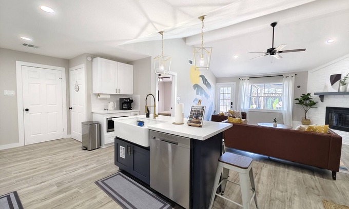 Southbelt/Ellington House | Sageview Cottage – Pet-Friendly Retreat with Pool & Spa