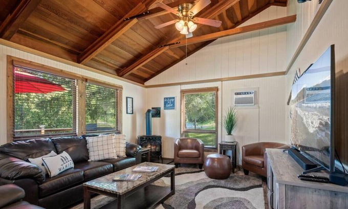 Sagle House | Sagle Property · Schweitzer/Hot Tub/Game room/Pets/No Guest Fee!