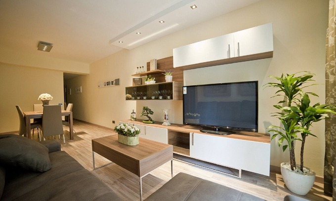 El Baix Guinardo Apartment | Exceptional Sagrada Familia Deluxe: Spa & Family-Friendly Stay