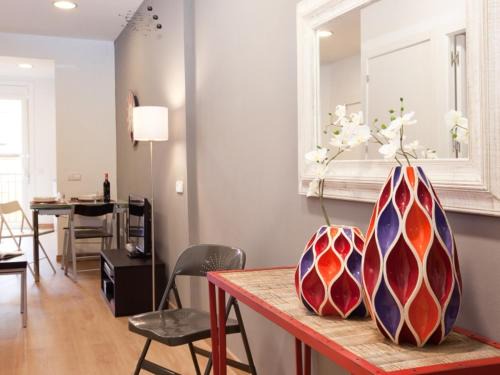El Camp de l'Arpa del Clot Apartment | Family-Friendly Stay Near Sagrada Familia - 4-Star Comfort