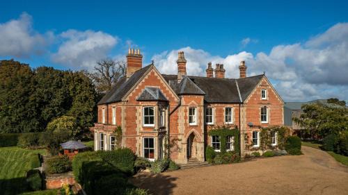 East Dereham House | Unwind at Saham Grove Hall – Your Ideal Retreat Awaits