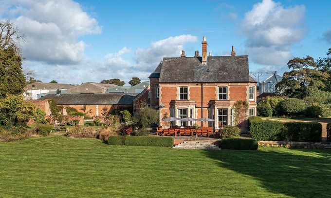 East Dereham House | Experience Saham Grove Hall: Ideal for Groups and Families