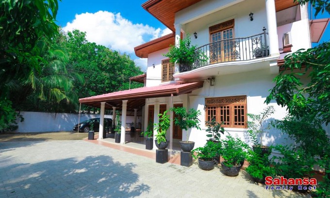 Anuradhapura House | Family-Friendly Sahansa Rest with Kitchen & Perfect Score