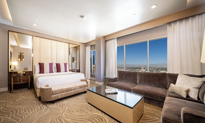 Las Vegas Strip Hotel | Elegant SAHARA Las Vegas: Pool, Spa & Family-Friendly Fun