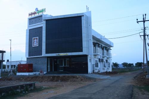 Tiruppattur Hotel | Sai Vigna Regency