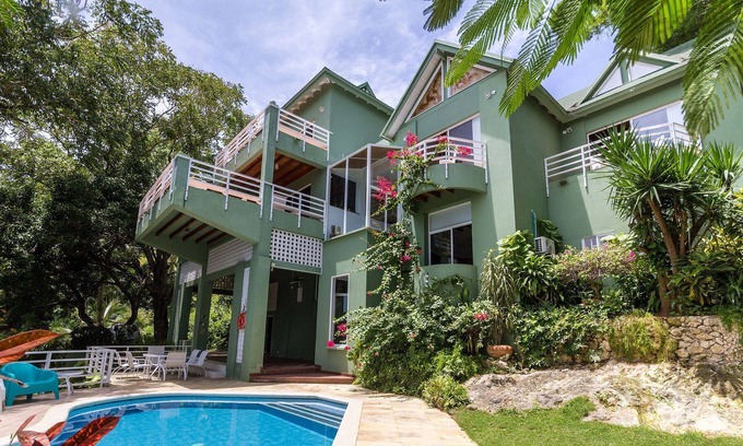 San Andres Villa | Inviting Villa with Pool in San Andrés Island Awaits You