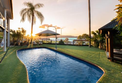 Airlie Beach House | Scenic 'Sail Away' House in Airlie Beach with Marina Views