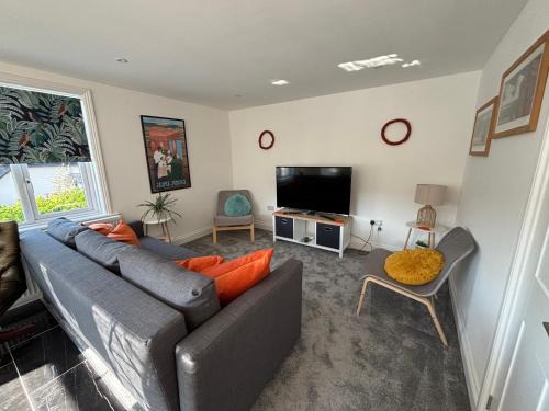 Meads House | Welcoming Sail Loft: Family-Friendly Escape with High Ratings