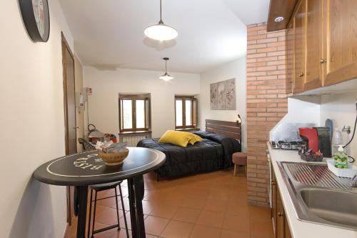 Attigliano Apartment | Pet-Friendly SAILA Monolocale VENERE with 9.4 Rating