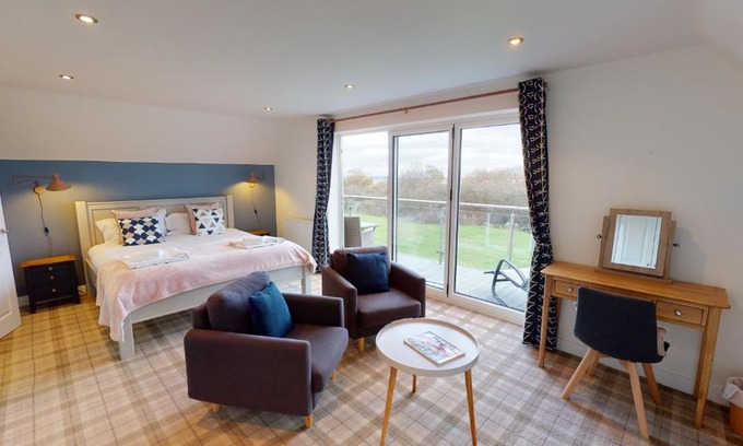 Filey House | Discover Sailaway Cottage at The Bay Filey with Pool & Gym
