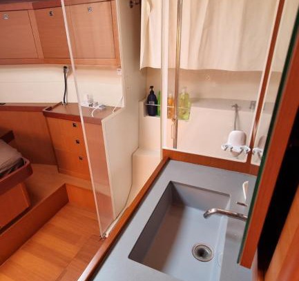 Bandar Puchong Jaya Boat Rental | Enjoy a Sailboat Overnight with Ocean Views and Pool Access