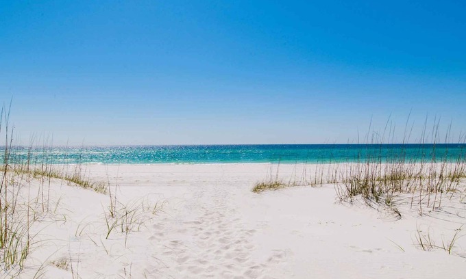 Villa Segunda House | Discover Sailfish: Oceanfront Views with Family-Friendly Amenities