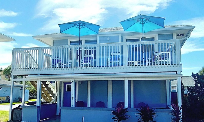 Surfcrest Village House | Beachside Paradise: 4 Bedrooms, Pool & Ocean Views!