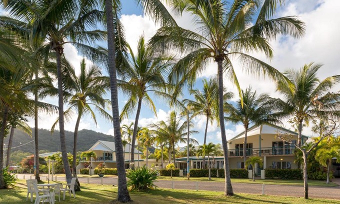 Horseshoe Bay Apartment | Oceanfront Retreat at Sails On Horseshoe – Rated 9/10