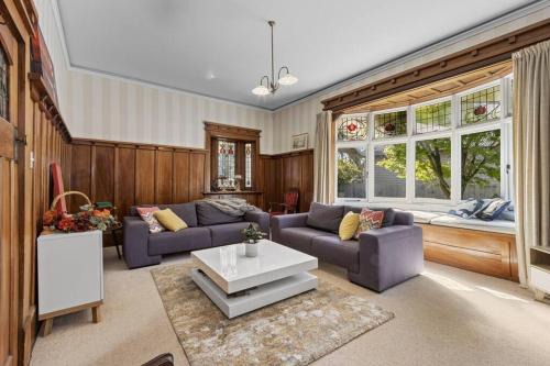 Edgeware House | Family-Friendly Getaway at Saint Albans Sweet Retreat