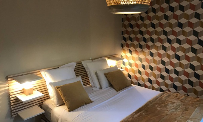 Saint-Avertin House | Cozy Retreat in Saint-Avertin with Spa and Breakfast