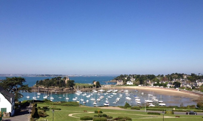 Saint-Briac-sur-Mer Villa | Saint-Briac Oceanfront Retreat: Guest Rated 9.6/10