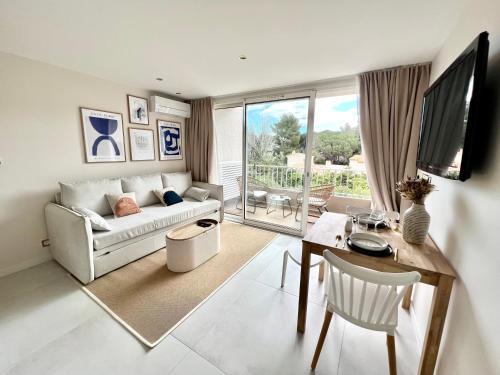 Saint-Cyprien Plage Apartment | Serene Apartment Near Port with Parking & Family Friendly