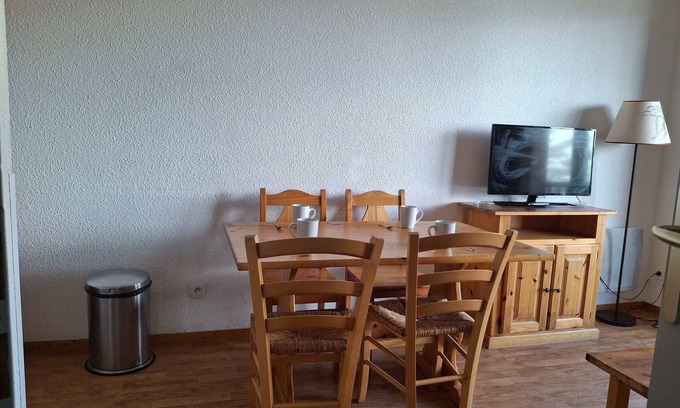 Montgellafrey Apartment | Saint-François-Longchamp, comfy T3, 6 pax, near slopes