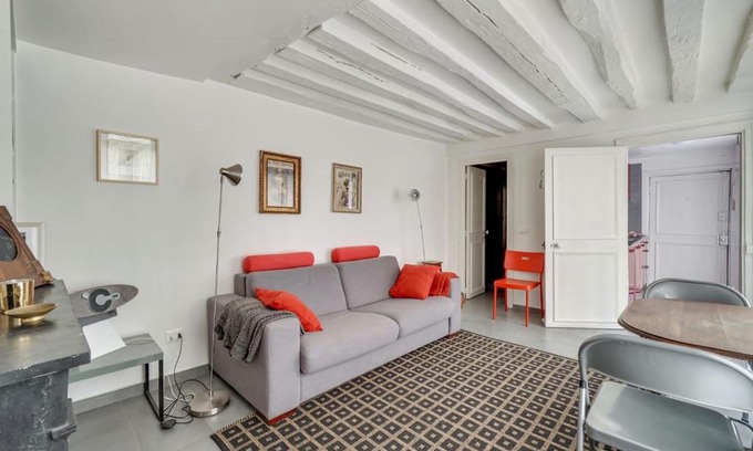 Saint-Thomas-d'Aquin Apartment | Family-Friendly Retreat in Saint Germain, Paris VI°