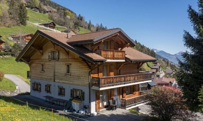 Val d'Illiez House | Unwind at Saint-Joseph: Lake View & Spa, Rated 9.8/10