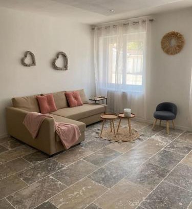 Saint-Laurent-de-Mure Apartment | Convenient Saint-Laurent Hotel Near Lyon and Airport