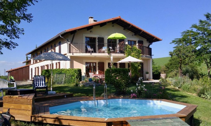 Rieux-Volvestre Apartment | Oceanfront Oasis at Saint Laurent with Pool & Child-Friendly Stay