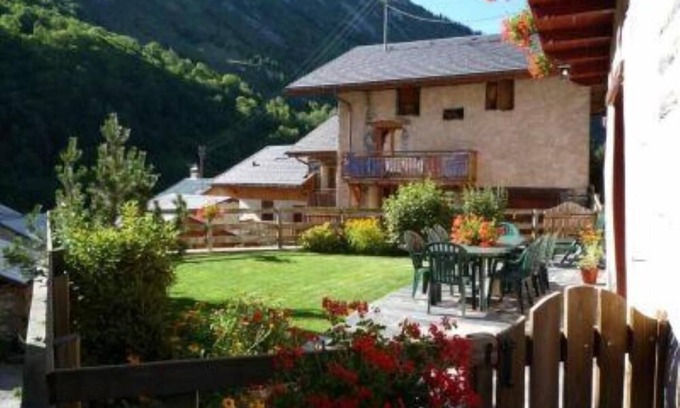 Villarabout Apartment | Charming Chalet Flat in Saint Martin De Belleville
