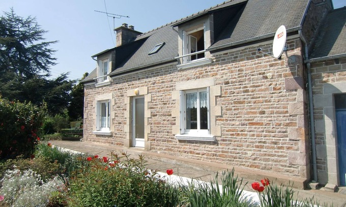 Plouezec House | Saint-Paul House: Serene Escape Near Tranquil Beaches