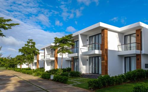 Long Hai Resort | Saint Simeon Beach Residence: Family-Friendly Oceanfront Getaway