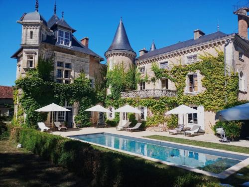Ingrandes Bed & Breakfast | Oceanfront Saint Victor La Grand' Maison - Guest Rated 9.8
