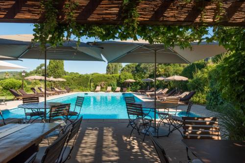 Cote d'Azur- French Riviera Hotel | Idyllic Saint-Vincent: Oceanfront Retreat with Pool & Pets