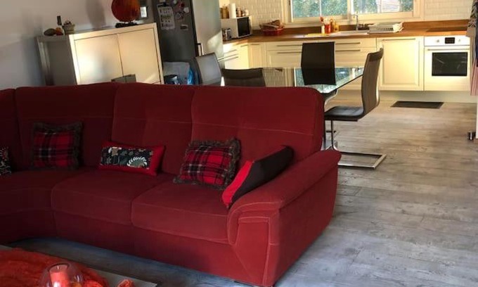 Saint-Vivien-de-Medoc House | Pet-Friendly Retreat in Saint Vivien de Médoc - 10/10 Rated