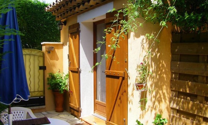 Sainte-Maxime Apartment | Oceanfront Apartment in Sainte Maxime - Guest Rated 10/10