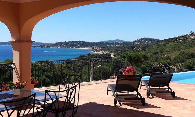 Plage de la Garonnette House | Unforgettable Sainte-Maxime with Panoramic Sea Views