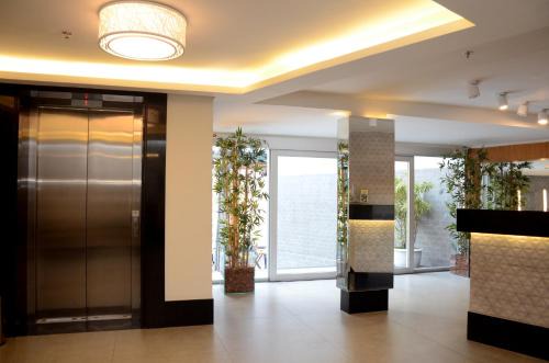 Praca da Bandeira Hotel | Family-Friendly Saionara Hotel with Relaxing Hot Tub