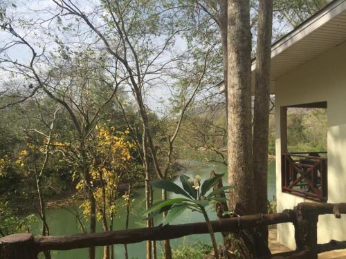 Sai Yok Resort | Tranquil Saiyok River House: Family-Friendly with Pool Access