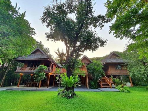 Mae Sot House | Experience SAK-KA-YA: Pet-Friendly Retreat with Breakfast