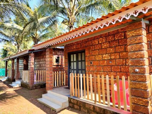 Guhagar Villa | Inviting Saka Kadams Home Stay: Pet-Friendly & Family-Oriented