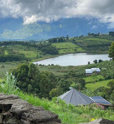 Fort Portal Ski Chalet | Enjoy a Cozy Stay at Saka Laka with Pet-Friendly Perks