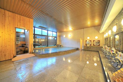 Minamiuonuma Hotel | Explore Sakadojo: Family-Friendly & Accessible Retreat