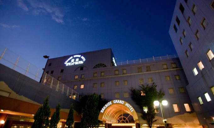 Nishi-Ohama Kita Hotel | Modern Comfort at Sakaide Grand Hotel with Hot Tub & Dining