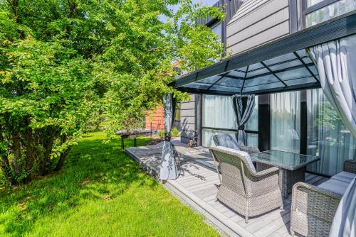 Palanga Apartment | Oceanfront Escape at Sakalo 9 Cottages in Palanga