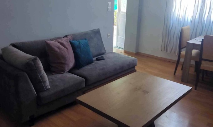 Karditsa Bed & Breakfast | Family-Friendly Stay at Sakis Apartments in a Prime Location