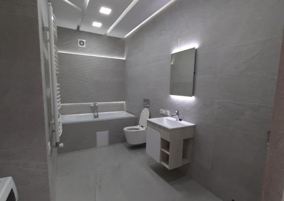 Uzhhorod Apartment | Top-Rated Sakura Apartment: Pet & Child Friendly Retreat