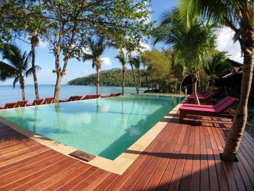 Ko Pha-ngan Cabin | Experience Oceanfront Bliss at Salad Hut - 4 Star Retreat