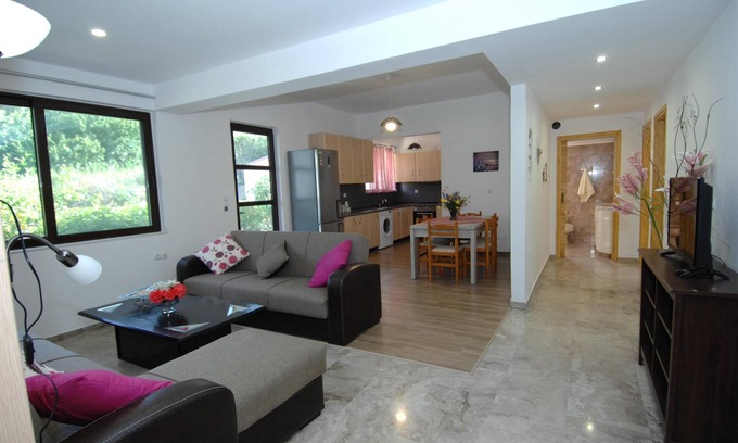 Salakos House | Experience Salakos Mountain View Home with Oceanfront Pool