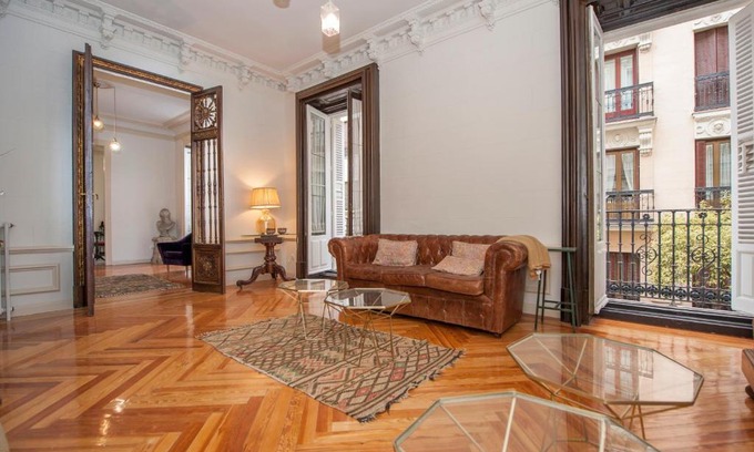 Justicia Apartment | Discover Salamanca VI: Pet-Friendly and Wheelchair Accessible