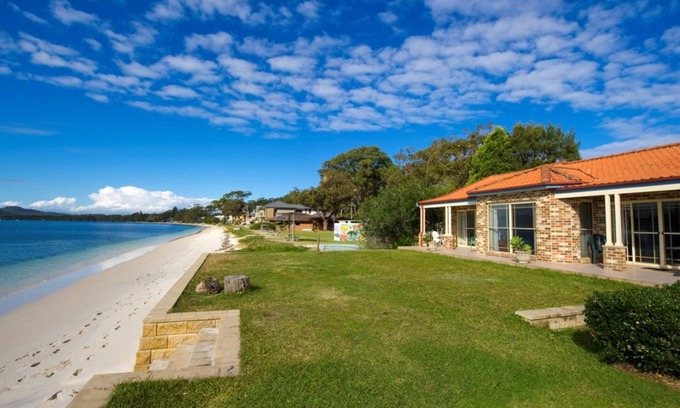Salamander Bay House | Enjoy Oceanfront Comfort at Salamander Beach Front Hotel