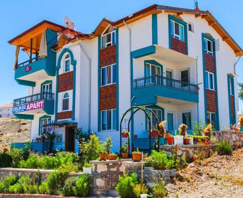 Salda Apartment | Cozy Retreat at Salda Gölü Çeliköz Apart with Hot Tub